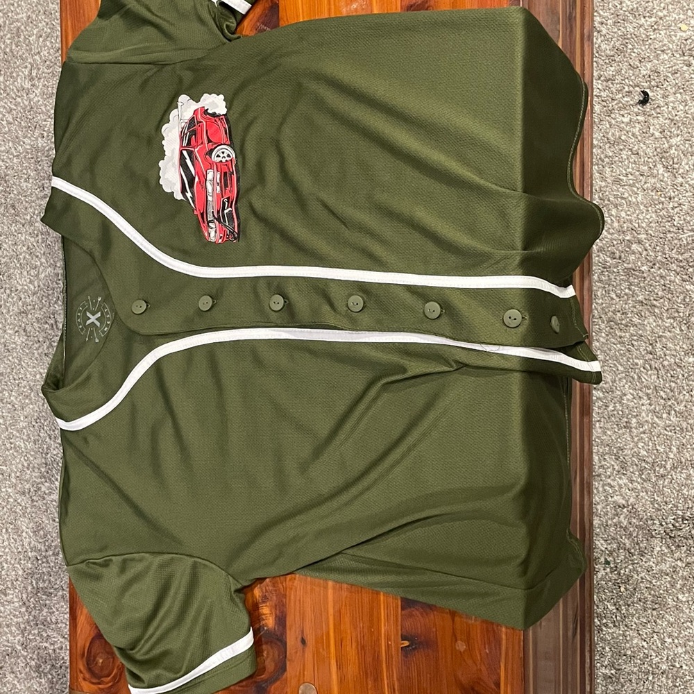Green Athletic Jersey with Ribbed Cuffs and Emblem